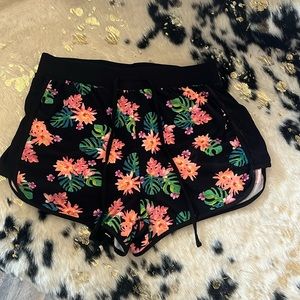 Tropical shorts 🌸